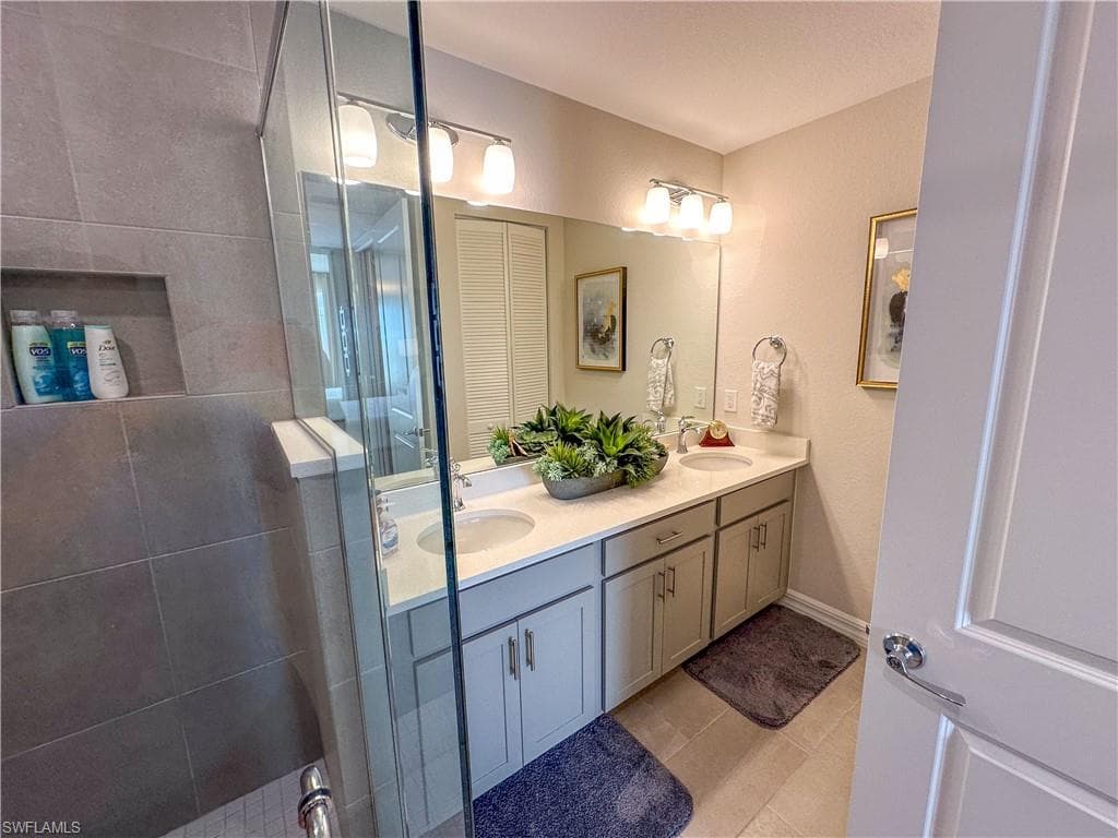 163 Indies DR E # 206, NAPLES FL 34114-24