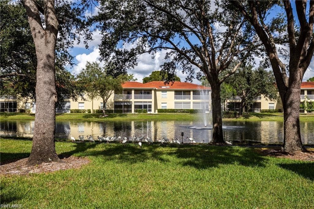 100 Diamond CIR # 108, NAPLES FL 34110-1