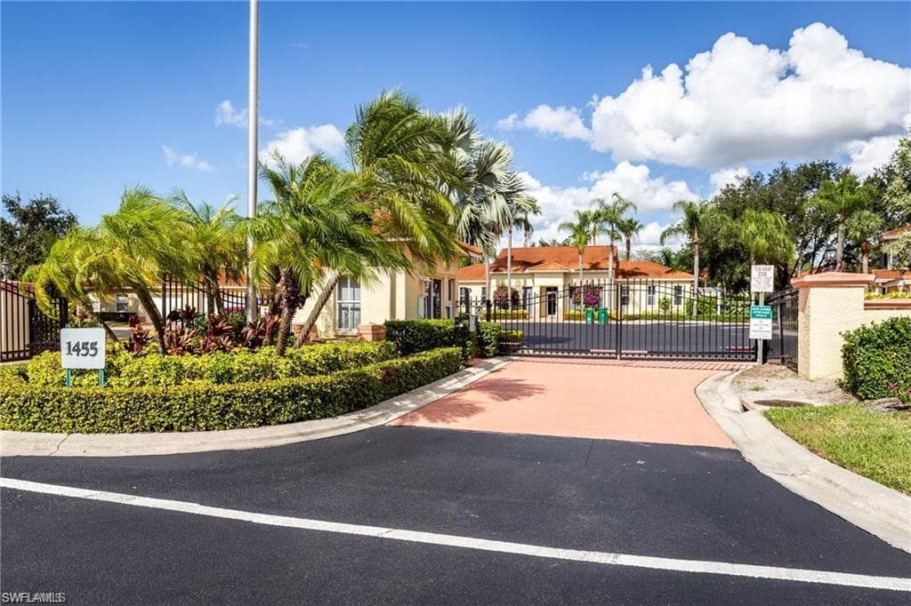 100 Diamond CIR # 108, NAPLES FL 34110-23