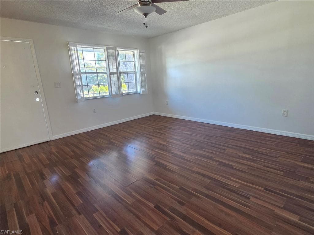 3325 Airport RD N # G7, NAPLES FL 34105-2