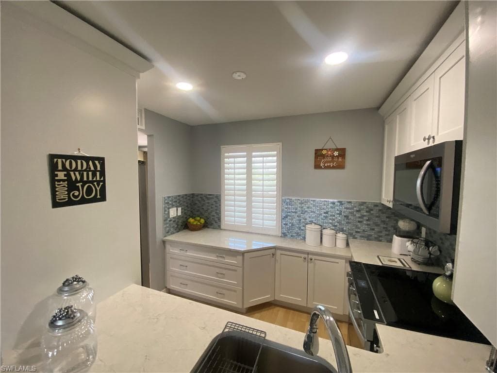 1624 Pine Valley DR # 302, FORT MYERS FL 33907-1