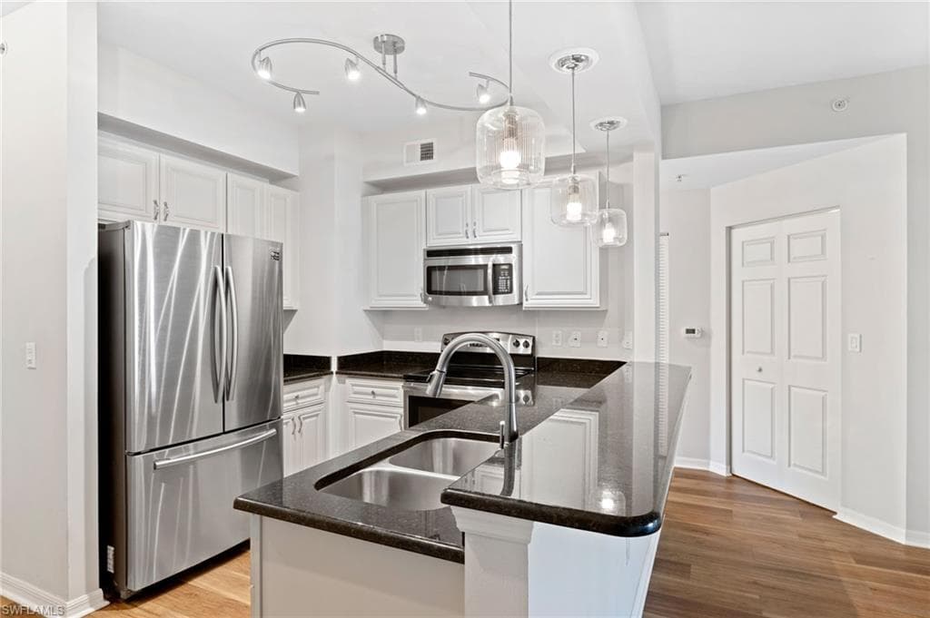 1076 Winding Pines CIR # 101, CAPE CORAL FL 33909-8