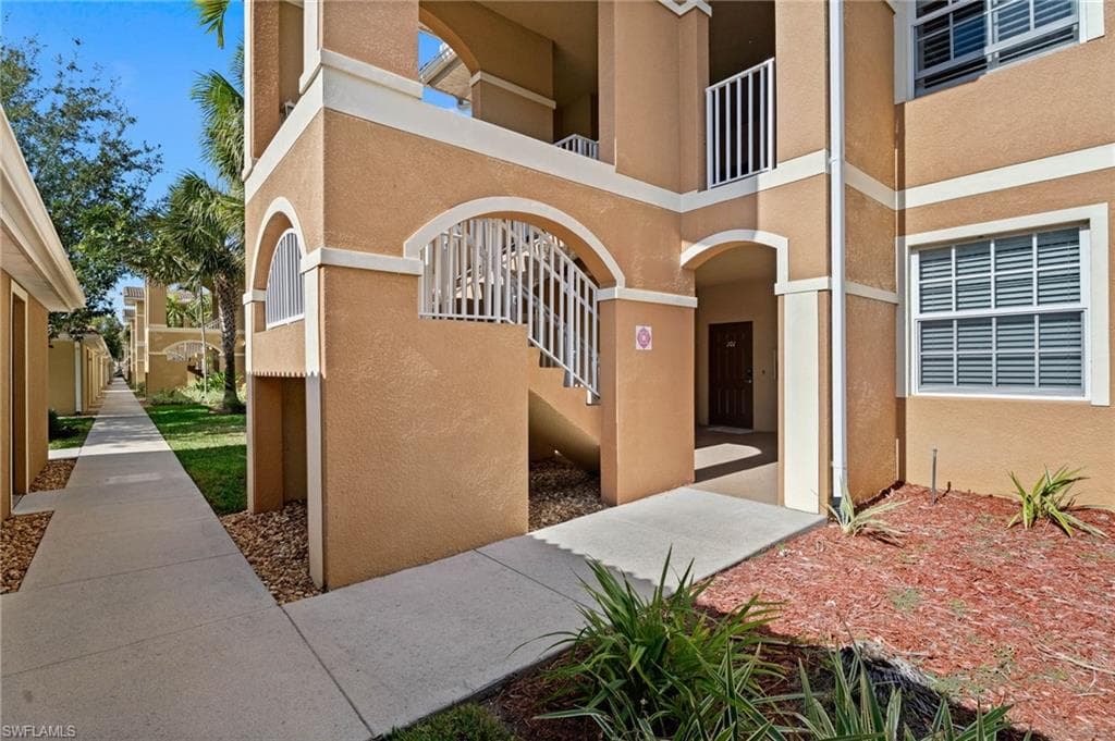 1076 Winding Pines CIR # 101, CAPE CORAL FL 33909-3