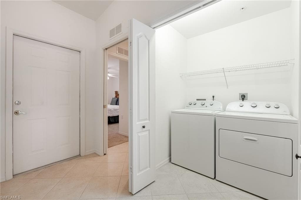 2770 Cypress Trace CIR # 2425, NAPLES FL 34119-22
