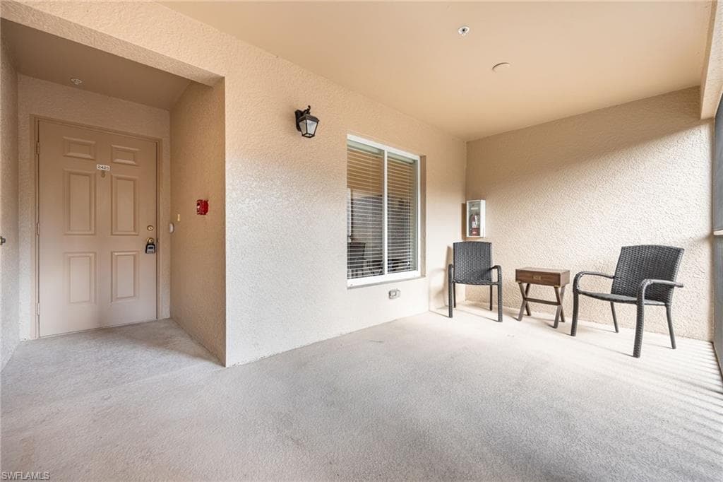 2770 Cypress Trace CIR # 2425, NAPLES FL 34119-5