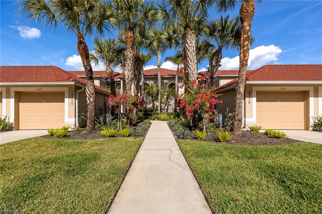 2770 Cypress Trace CIR # 2425, NAPLES FL 34119-2