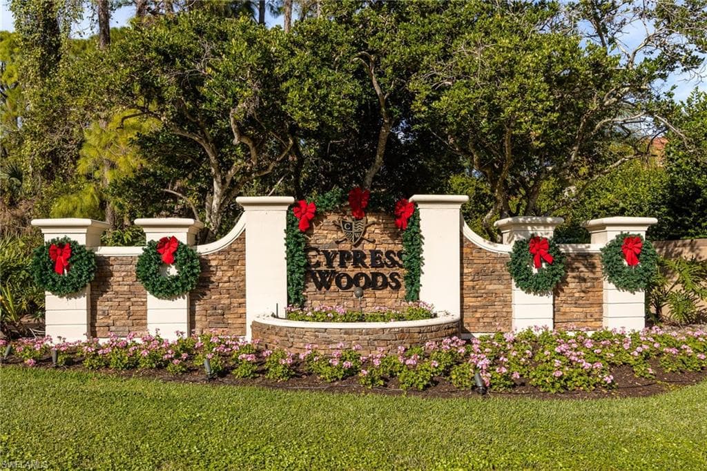 2770 Cypress Trace CIR # 2425, NAPLES FL 34119-33
