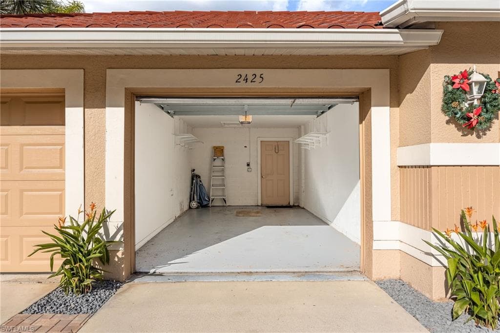 2770 Cypress Trace CIR # 2425, NAPLES FL 34119-3