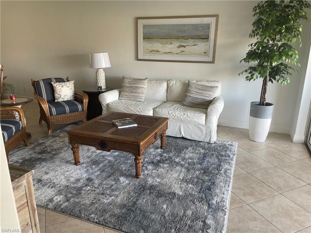 9640 Victoria LN # 305, NAPLES FL 34109-1