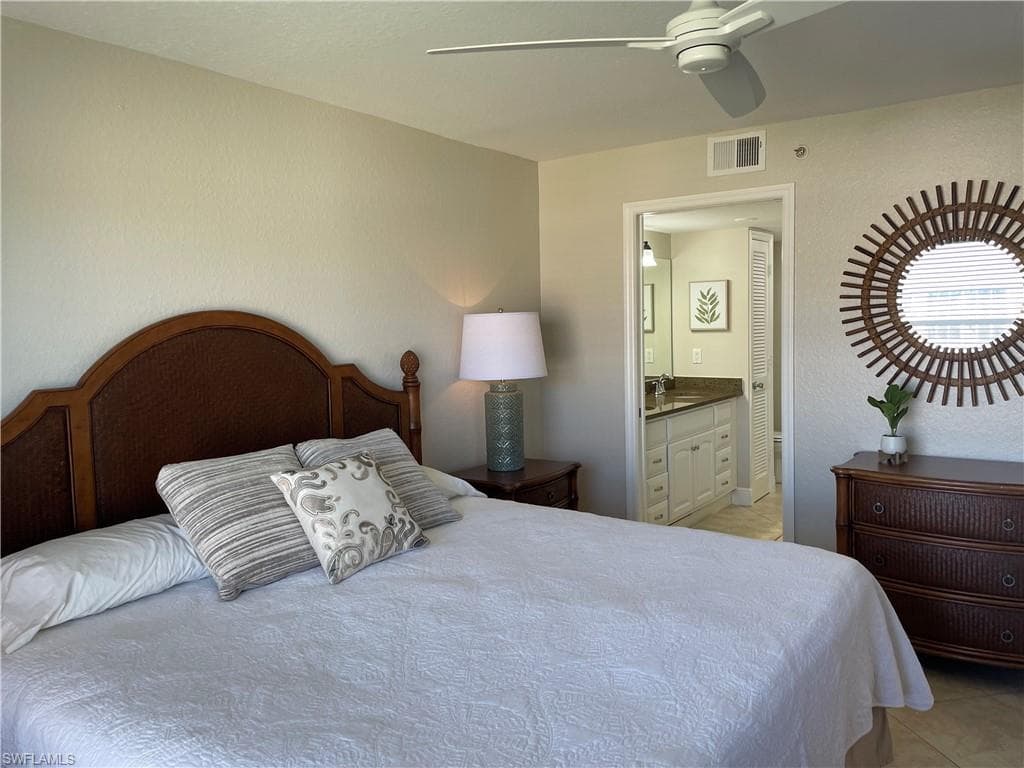 9640 Victoria LN # 305, NAPLES FL 34109-11