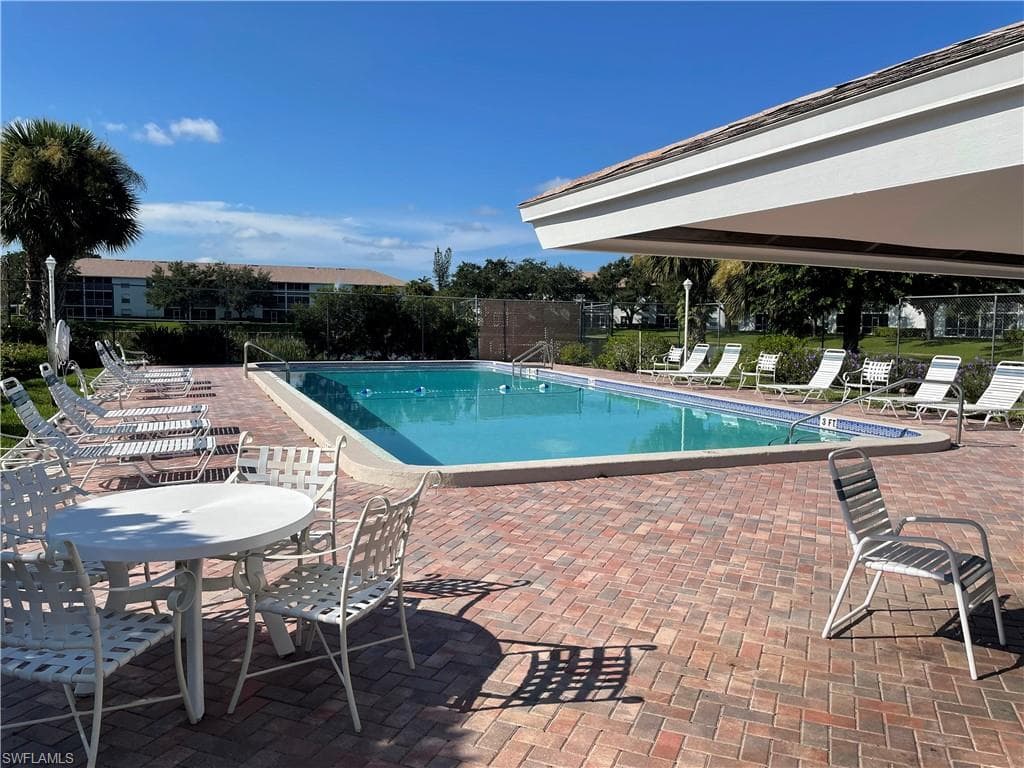 9640 Victoria LN # 305, NAPLES FL 34109-21