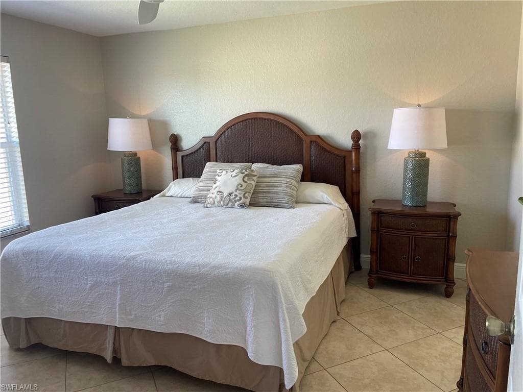 9640 Victoria LN # 305, NAPLES FL 34109-8