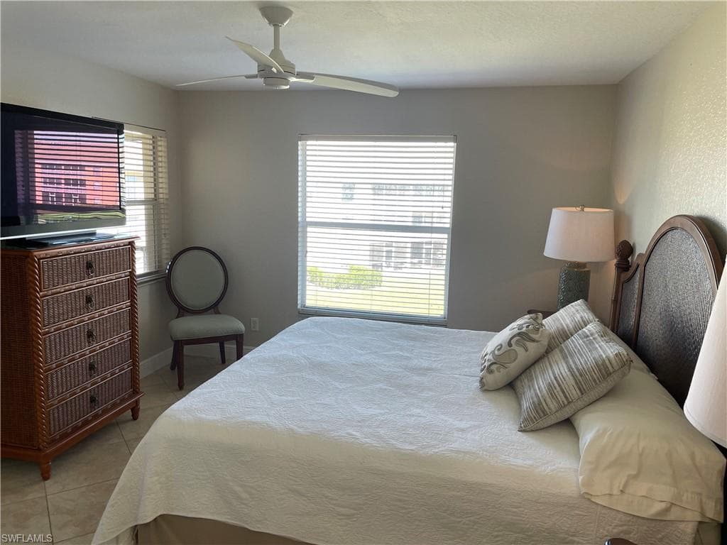 9640 Victoria LN # 305, NAPLES FL 34109-10