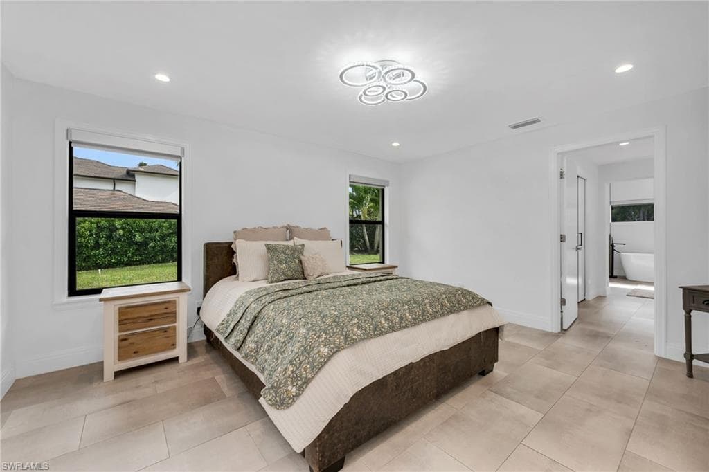 6659 Livingston Woods LN-11