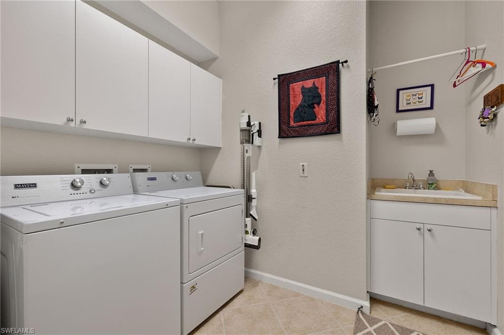 8872 King Henry CT, FORT MYERS FL 33908-22