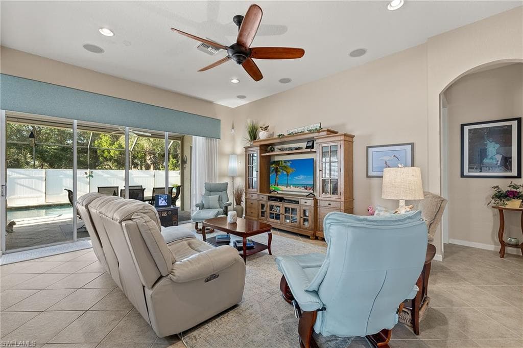 8872 King Henry CT, FORT MYERS FL 33908-8