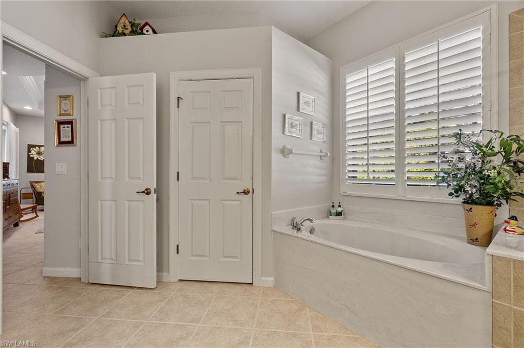 8872 King Henry CT, FORT MYERS FL 33908-17