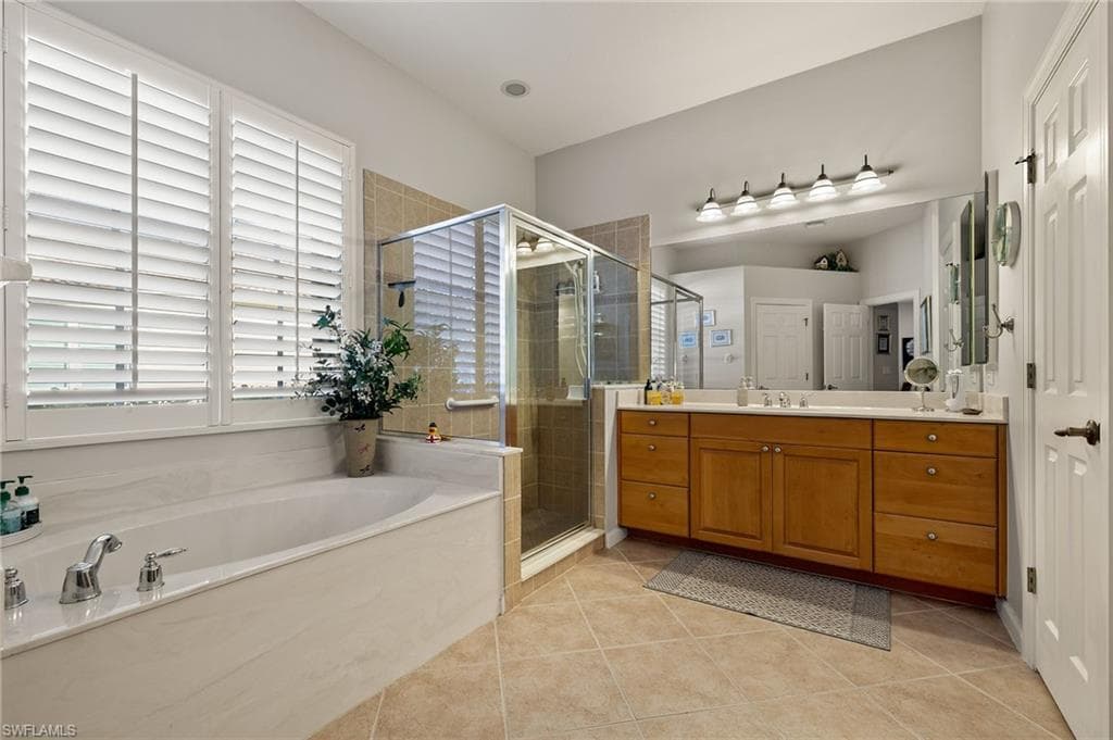8872 King Henry CT, FORT MYERS FL 33908-18