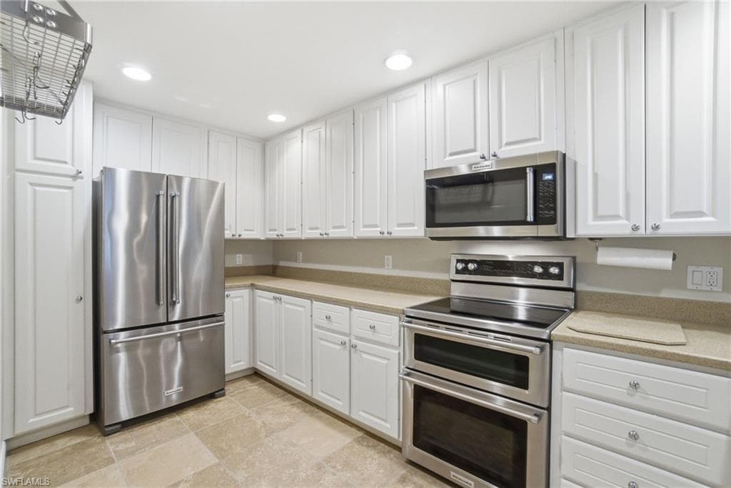 28285 Jeneva WAY, BONITA SPRINGS FL 34135-8