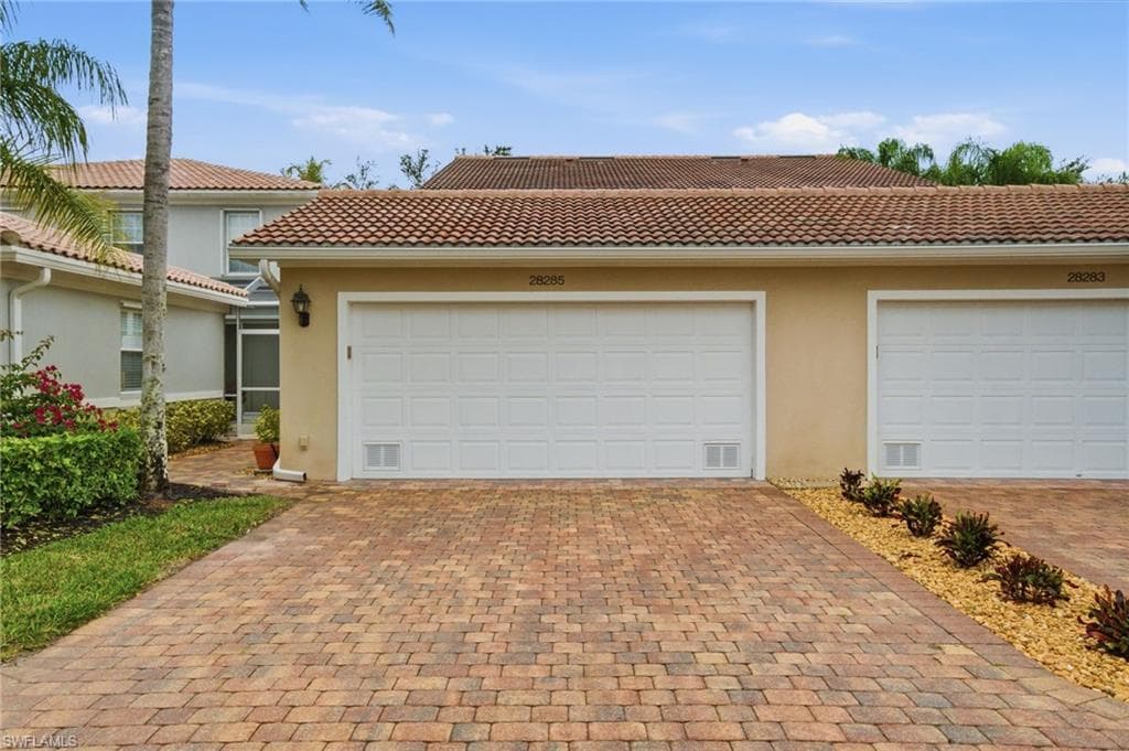 28285 Jeneva WAY, BONITA SPRINGS FL 34135-30