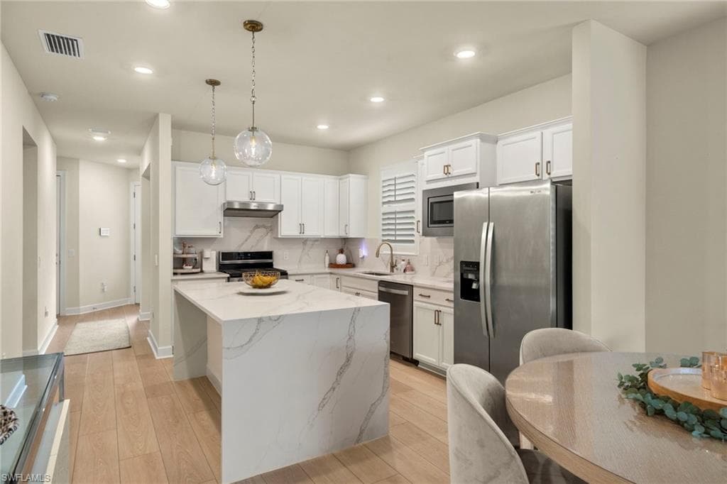 2170 Yellowfin CIR, NAPLES FL 34114-6