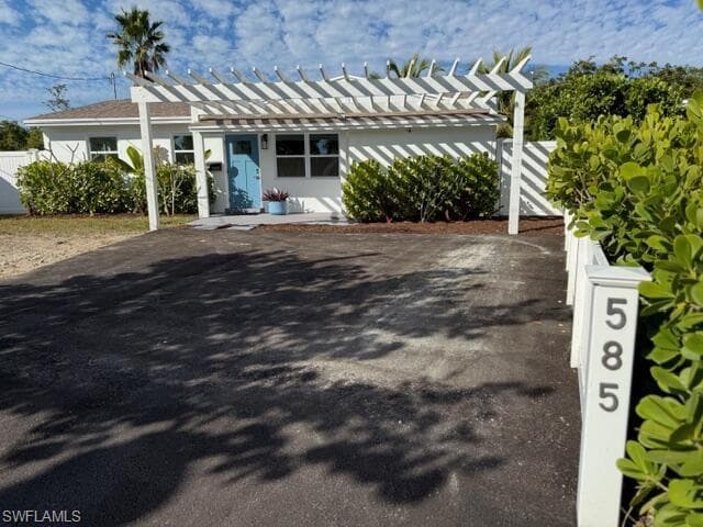 585 14th ST N, NAPLES FL 34102-1