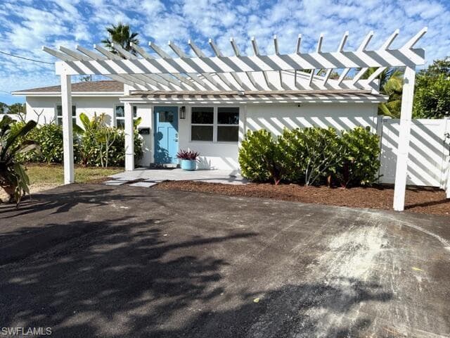 585 14th ST N, NAPLES FL 34102-2