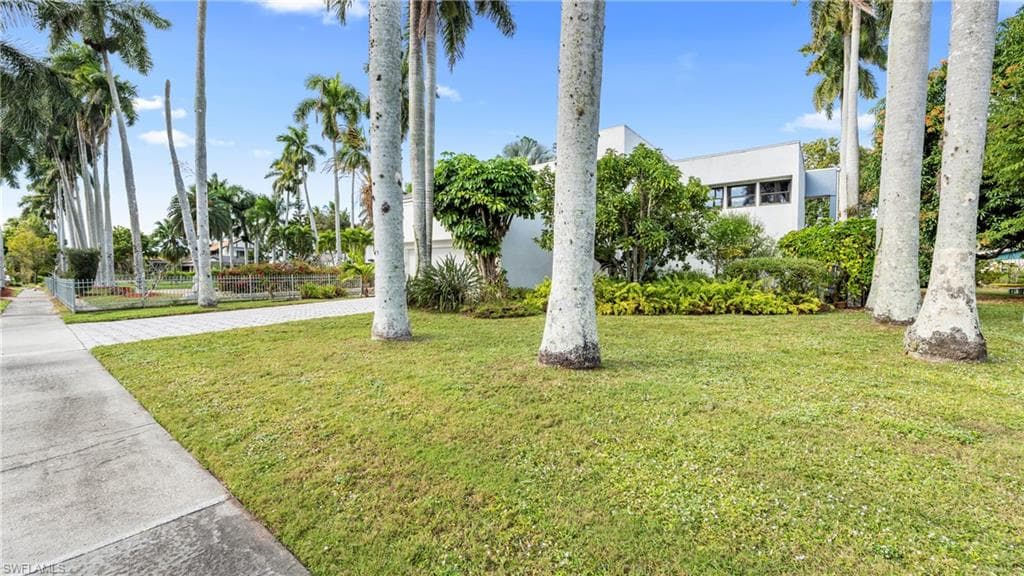 1215 Caloosa DR, FORT MYERS FL 33901-4
