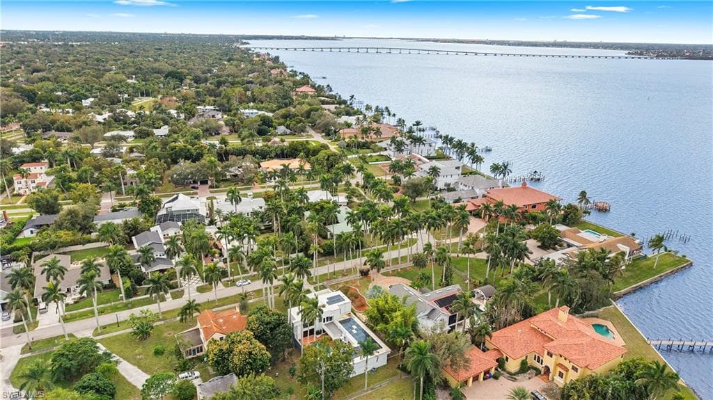 1215 Caloosa DR, FORT MYERS FL 33901-1