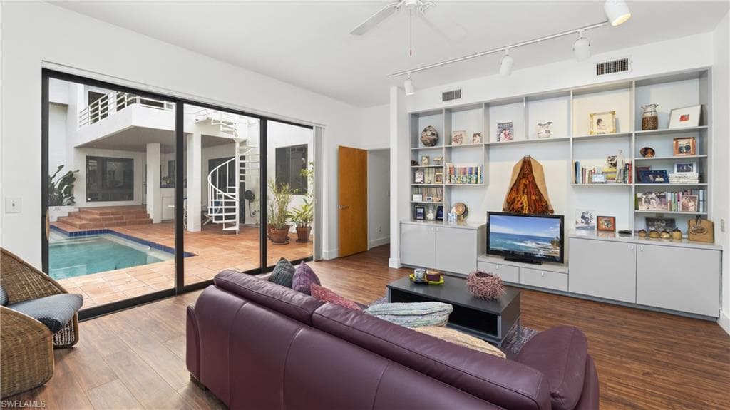 1215 Caloosa DR, FORT MYERS FL 33901-9