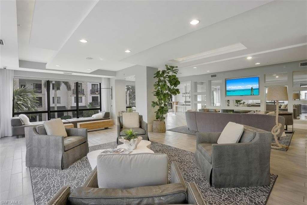 1035 3rd AVE S # 406, NAPLES FL 34102-32