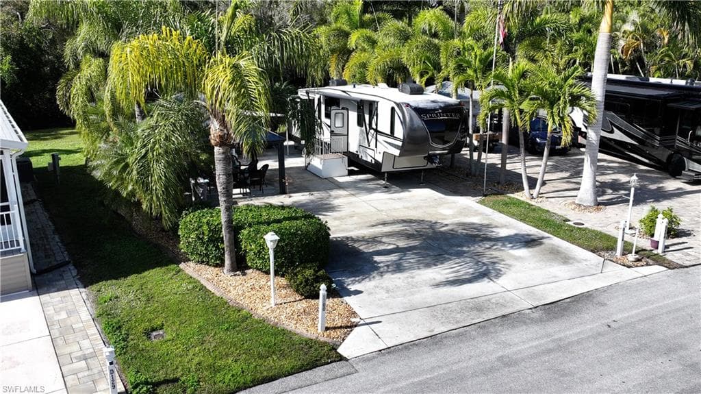 5700 Cypresswoods Resort DR, FORT MYERS FL 33905-2