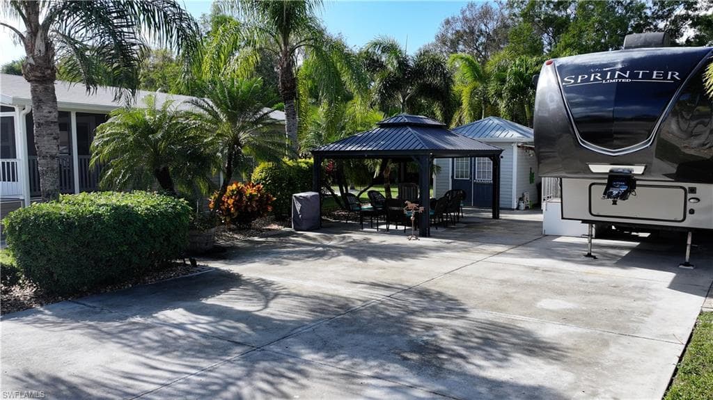 5700 Cypresswoods Resort DR, FORT MYERS FL 33905-4