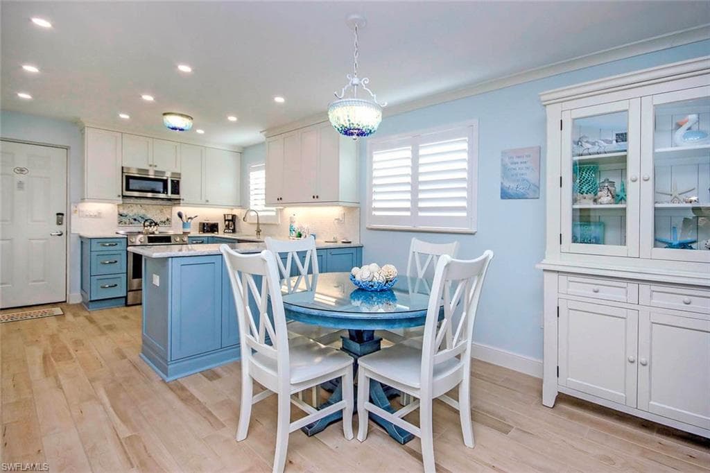 2230 Camino Del Mar DR, SANIBEL FL 33957-7