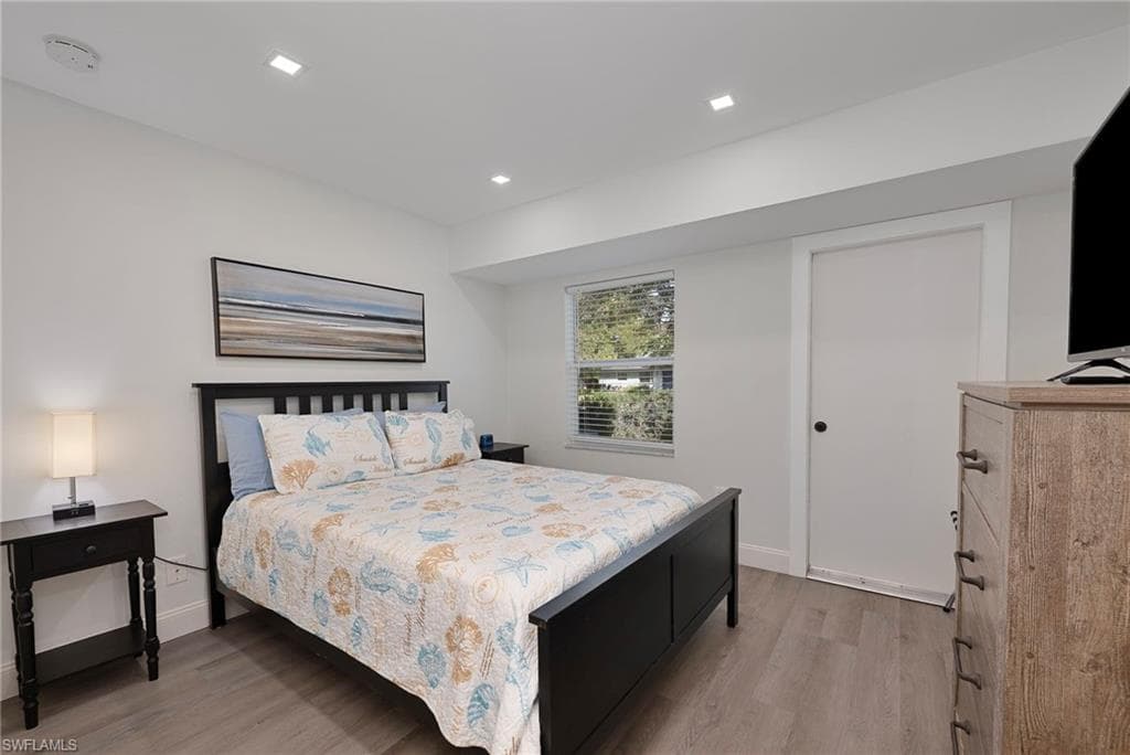 27218 Barefoot LN-12