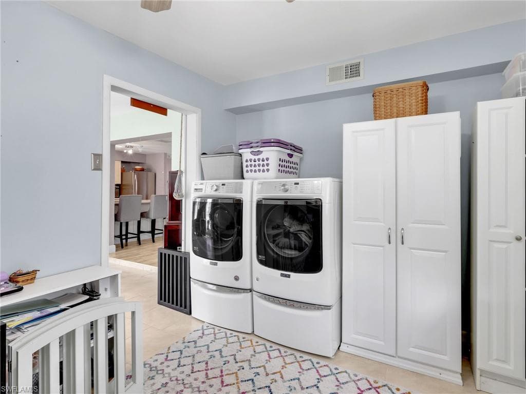 2142 Crystal DR, FORT MYERS FL 33907-26