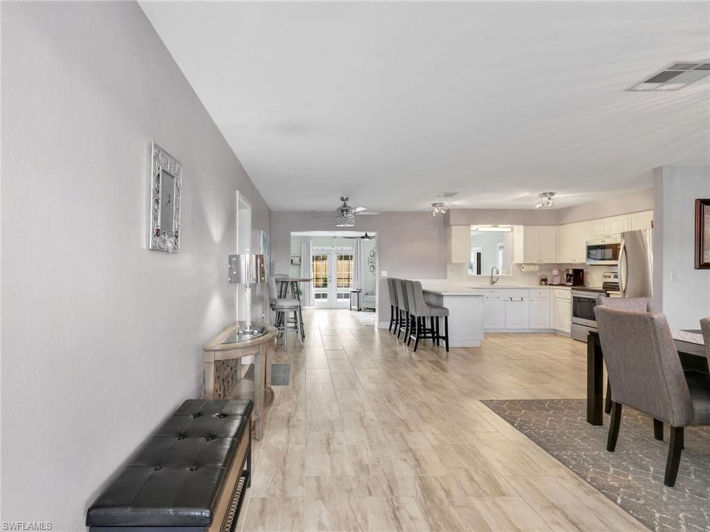 2142 Crystal DR, FORT MYERS FL 33907-6