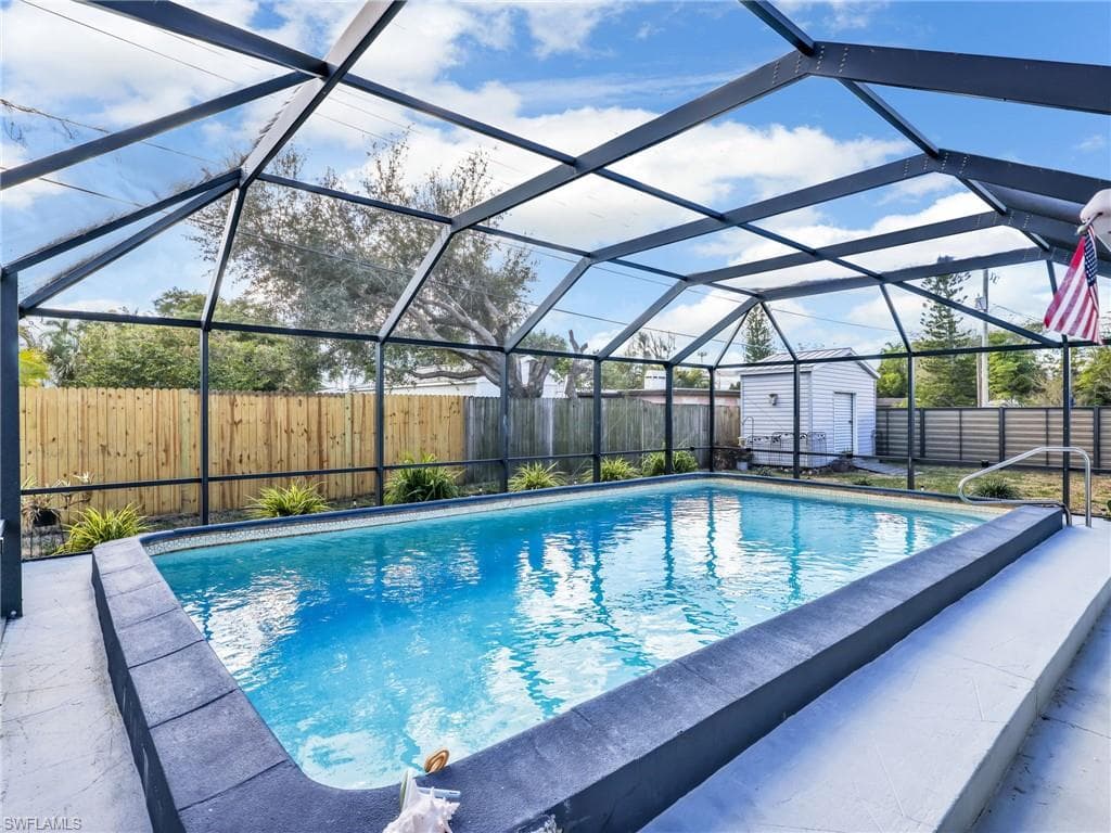 2142 Crystal DR, FORT MYERS FL 33907-2