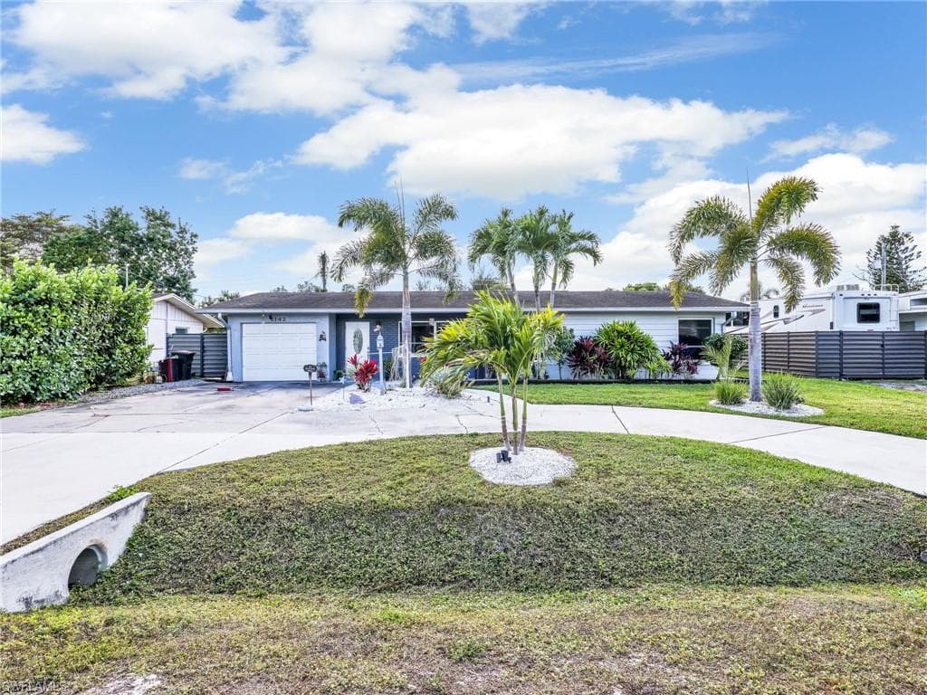 2142 Crystal DR, FORT MYERS FL 33907-4