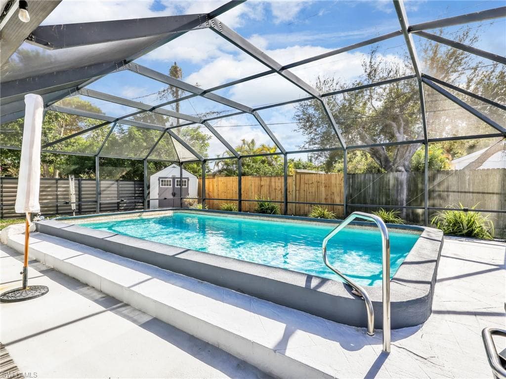 2142 Crystal DR, FORT MYERS FL 33907-29