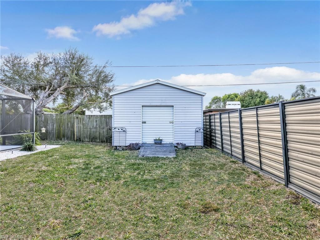 2142 Crystal DR, FORT MYERS FL 33907-32