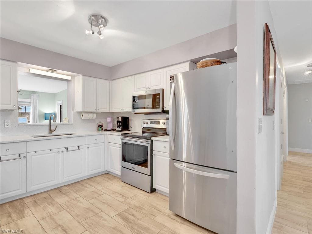 2142 Crystal DR, FORT MYERS FL 33907-13