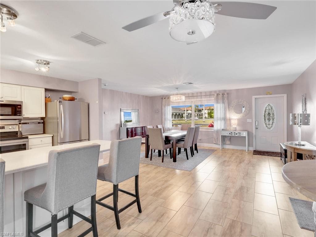 2142 Crystal DR, FORT MYERS FL 33907-14