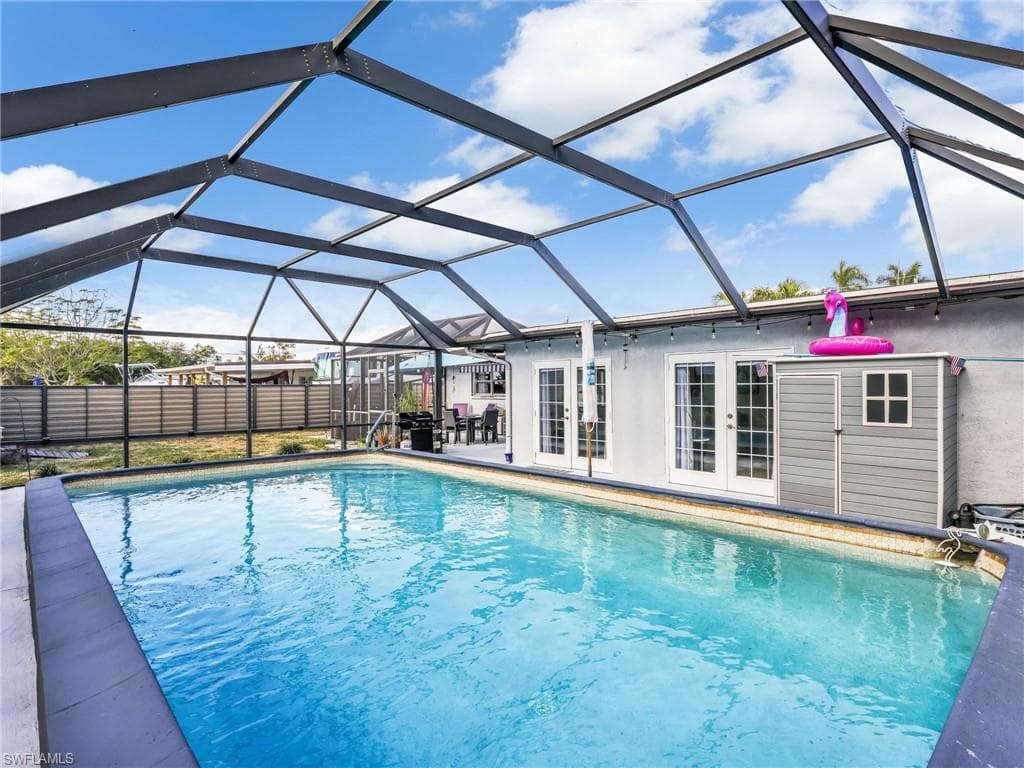 2142 Crystal DR, FORT MYERS FL 33907-30