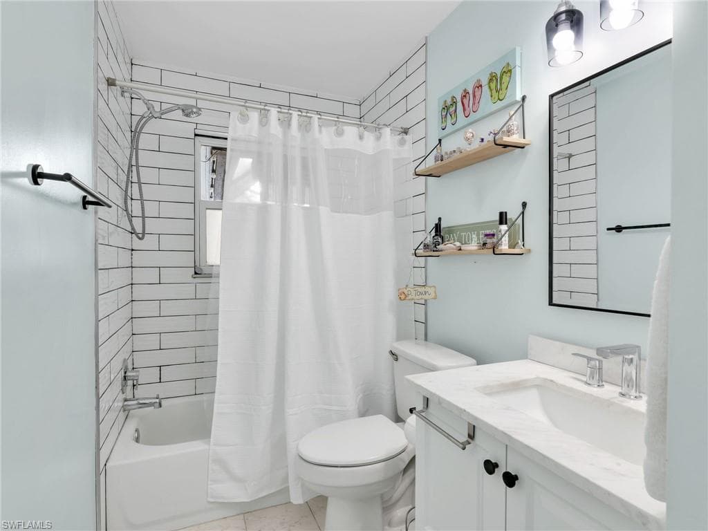 2142 Crystal DR, FORT MYERS FL 33907-24