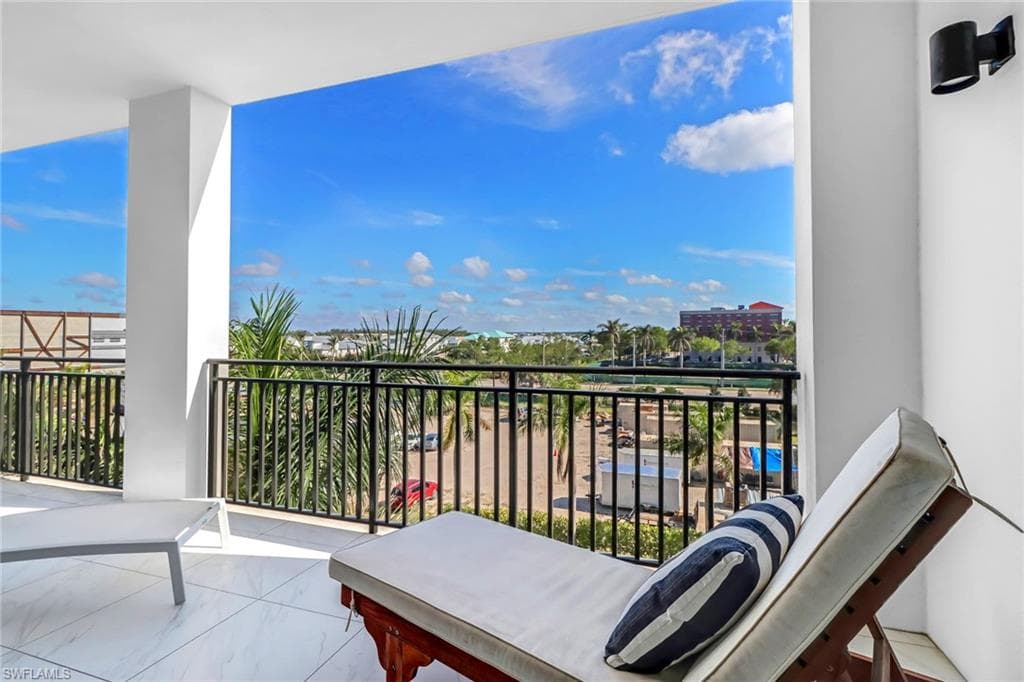 1135 3rd AVE S # 415, NAPLES FL 34102-20