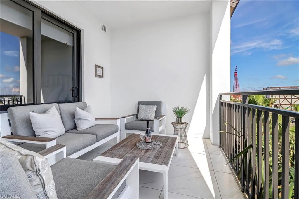 1135 3rd AVE S # 415, NAPLES FL 34102-4