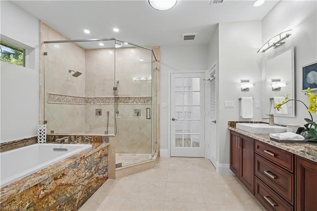 5186 Tallowood WAY, NAPLES FL 34116-23