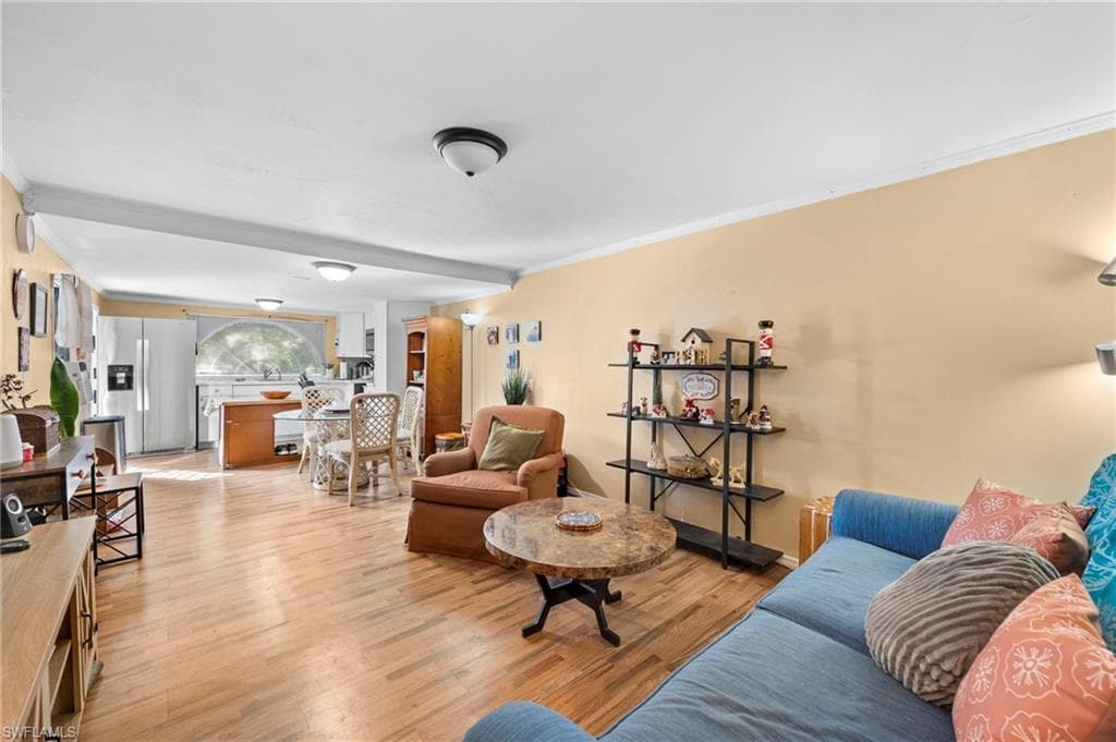 5 Henderson DR, NAPLES FL 34114-1