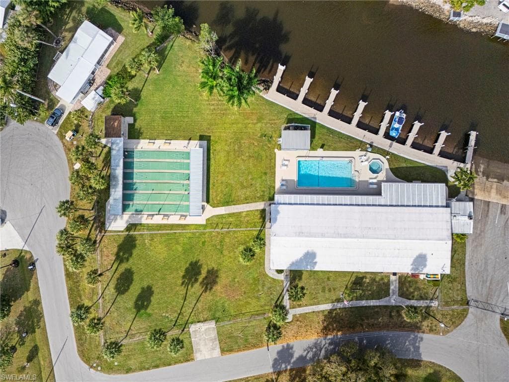 5 Henderson DR, NAPLES FL 34114-12